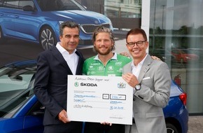 Skoda Auto Deutschland GmbH: SKODA übergibt Spendenscheck im Rahmen der Tour der Hoffnung (FOTO)