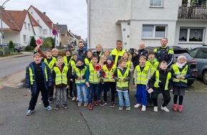 Kreispolizeibehörde Höxter: POL-HX: Polizeikontrolle an Halloween: Kinder verteilen Denkzettel oder Dankzettel