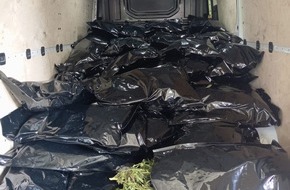 Polizei Coesfeld: POL-COE: Dülmen, A43, Karthaus/Polizei stoppt Kleintransporter voller Cannabis - Fahrer festgenommen