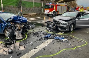 Freiwillige Feuerwehr Menden: FW Menden: Verkehrsunfall - Westtangente über Stunden gesperrt