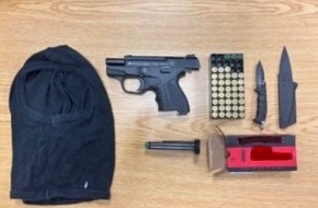 Bundespolizeidirektion Sankt Augustin: BPOL NRW: Graffitimaler mit geladener Schusswaffe und Messern - Bundespolizei stellt Tatverdächtigen auf frischer Tat