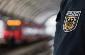 Bundespolizeidirektion Sankt Augustin: BPOL NRW: Schnelles Einschreiten durch Bundespolizei verhindert weitere Eskapaden von Reisendem - Person zeigt sich sehr aggressiv gegenüber Zugbegleiter und Beamten