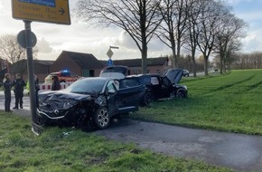 Freiwillige Feuerwehr Alpen: FW Alpen: Verkehrsunfall im Kreuzungsbereich mit zwei Hochvoltfahrzeugen