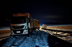 Kreispolizeibehörde Höxter: POL-HX: Schneefall verursacht zahlreiche Verkehrsunfälle im Kreis Höxter