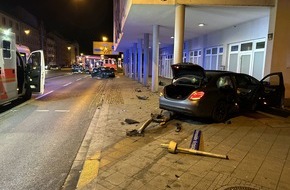 Polizeipräsidium Nordhessen - Kassel: POL-KS: Mutmaßliches Autorennen führt zu schwerem Unfall mit sechs Verletzten: Polizei sucht Zeugen