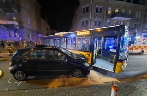 Feuerwehr Konstanz: FW Konstanz: Verkehrsunfall - PKW gegen Bus