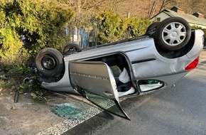 Polizei Hagen: POL-HA: Frau überschlägt sich mit ihrem Auto