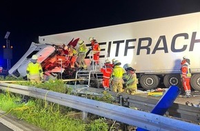 Feuerwehr Bergisch Gladbach: FW-GL: Aufwändige technische Rettung nach Verkehrsunfall mit einem LKW auf der Bundesautobahn 4