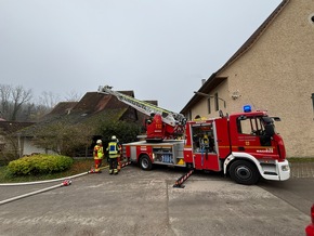 KFV Bodenseekreis: Großer Feuerwehreinsatz wegen Schwelbrand in Wiggenweiler