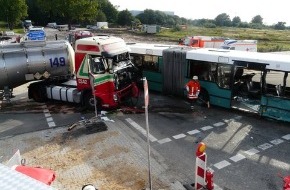Polizeiinspektion Harburg: POL-WL: Rade - Busfahrer stirbt bei Verkehrsunfall