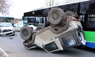 Polizei Minden-Lübbecke: POL-MI: Auto überschlägt bei Unfall
