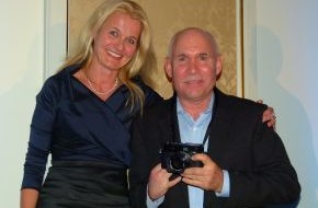 Leica Camera AG: Erster Leica Hall of Fame Award geht an den Magnum-Fotografen Steve McCurry (mit Bild)