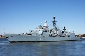 Presse- und Informationszentrum Marine: "Bremen" verlegt ans Horn von Afrika (BILD)