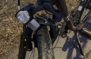 Polizei Bielefeld: POL-BI: Radfahrer beim Linksabbiegen &uuml;bersehen