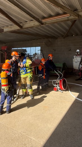 FW Weinheim: Nachwuchs rettet Zukunft - Weinheimer Jugendfeuerwehr im Gro&szlig;einsatz