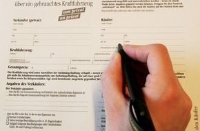HUK-COBURG: Tipps für den Alltag (mit Bild) / Mit Kaufvertrag auf sicherer Seite / Wer als Privatmann ein Auto kauft oder verkauft, muss vieles bedenken