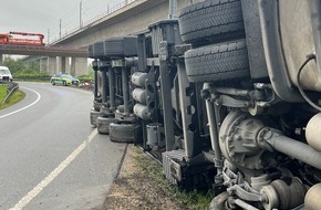 Autobahnpolizeiinspektion: API-TH: Umgekippter Lkw am Erfurter Kreuz sorgt für Verkehrsbeeinträchtigungen