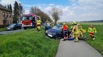 Feuerwehr Stolberg: FW-Stolberg: Schwerer Verkehrsunfall - zwei Schwerverletzte