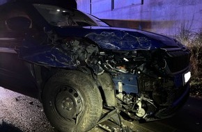 Kreispolizeibehörde Oberbergischer Kreis: POL-GM: Auto kracht in geparkten Anhänger