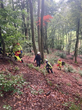 FW-EN: Aufwändiger Rettungseinsatz nach Treckerunfall im Wald