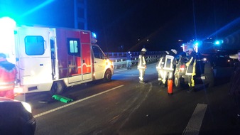 Feuerwehr Bochum: FW-BO: Verkehrsunfall mit einem Pkw auf der A 448