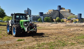 Technische Hochschule Köln: Vom Labor ins Feld: Interdisziplinäres Forschungsprojekt untersucht Verschleiß von Werkzeugen zur Bodenbearbeitung