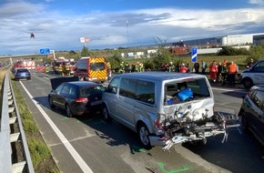 Polizeiinspektion Rotenburg: POL-ROW: ++ Fotos zur Pressemitteilung "Mehr als 20 Verletzte bei Massenkarambolage auf der Hansalinie A1 " ++