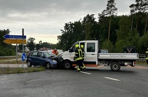 Polizeiinspektion Celle: POL-CE: Nienhagen / Adelheidsdorf - Zwei Verletzte nach Verkehrsunfall