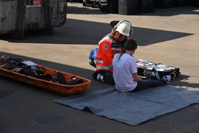 FW LK Esslingen: Gro&szlig; angelegte &Uuml;bung des Gemeindeverwaltungsverband Reichenbach an der Fils im Gewerbegebiet Leintel.