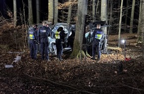 Feuerwehr Wenden: FW Wenden: Verkehrsunfall mit einer eingeklemmten Person auf der L512 im Bereich Wenden-L&ouml;ffelberg