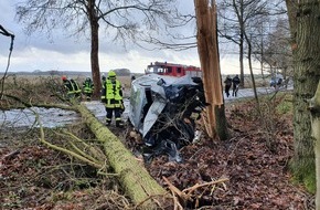 Polizeiinspektion Stade: POL-STD: 68-jähriger Autofahrer bei Unfall zwischen Issendorf und Horneburg tödlich verletzt