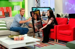 SAT.1: Ausgezeichnet: Amy Macdonald wird am Freitag, 8. Juni 2012, im SAT.1-Frühstücksfernsehen mit Fünffach-Platin überrascht (BILD)