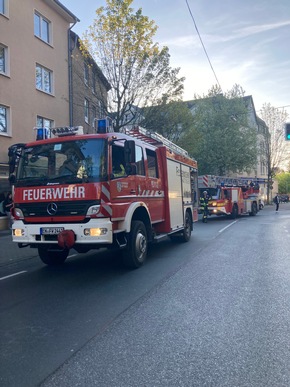 FW-EN: Verkehrsunfall und Brand im Gebäude - Feuerwehr Hattingen zweimal im Einsatz