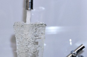 Bundesindustrieverband Technische Gebäudeausrüstung e.V.: Sicheres Leitungswasser im Sommer: So bleibt Ihr Trinkwasser auch bei einem längeren Urlaub einwandfrei
