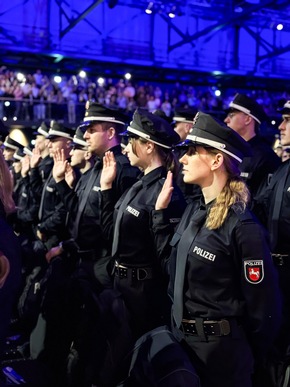 POL-AK NI: Ein Eid f&uuml;r Recht und Freiheit - 675 Polizeikommissaranw&auml;rterinnen und -anw&auml;rter starten ihren Weg an der Polizeiakademie Niedersachsen