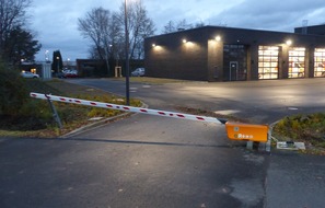 Polizei Bonn: POL-BN: Schranke der Rettungswache Oberpleis beschädigt - Verdacht der Verkehrsunfallflucht - Zeugen gesucht