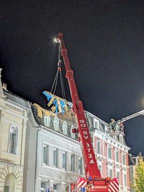 FW-EN: Hagener Straße zum Wochenstart wieder befahrbar - Intensiver Einsatz der Feuerwehr, des THW und der Hilfsorganisationen an der Hagener Str. in Gevelsberg nach 33 Stunden abgeschlossen
