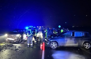 Polizei Mettmann: POL-ME: Kollision im Gegenverkehr: drei Personen verletzt - Erkrath - 2502003