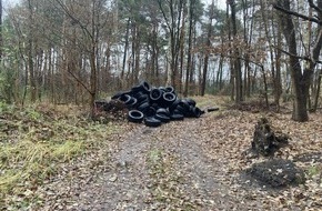 Polizeiinspektion Stade: POL-STD: Kabeldiebe in Buxtehude, Einbrecher in Agathenburger Merzweckhalle, Unbekannte "entsorgen" Autoreifen an der B 73, Unbekannter spricht 12-Jährigen in Stade an - Polizei sucht Verursacher und Zeugen