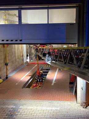 FW Beverungen: Zehn neue Drehleitermaschinisten für die Feuerwehr Beverungen / Erfolgreicher Lehrgangsabschluss der neuen Fachleute