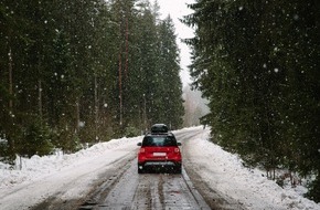 ADAC Hessen-Thüringen e.V.: Fünf Tipps zur Ladungssicherung / Ski, Helm und Co. richtig verstauen