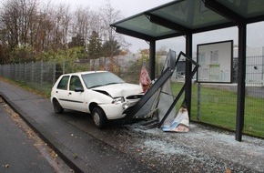 Polizei Rheinisch-Bergischer Kreis: POL-RBK: Bergisch Gladbach - 56-jährige Fußgängerin bei Verkehrsunfall schwer verletzt