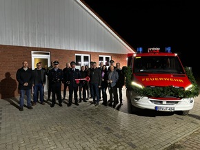 FW-ROW: Feierliche Übergabe des neuen Feuerwehrgerätehauses und Tragkraftspritzenfahrzeugs der Ortsfeuerwehr Ostendorf