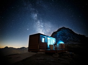 Million Stars Hotel: Ein Cube auf dem Eggishorn und ein Himmelbett am Gletscherrand