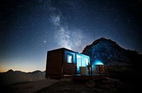 Aletsch Arena AG: Million Stars Hotel: Ein Cube auf dem Eggishorn und ein Himmelbett am Gletscherrand