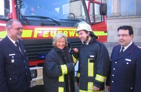 Landesfeuerwehrverband Schleswig-Holstein: FW-LFVSH: Feuerwehr-Mitmachtage kommen sehr gut an! 500. Feuerwehrmann in Kiel eingekleidet