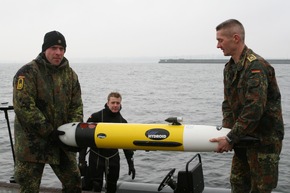 Deutsche Marine - Pressemeldung (Beitrag für Fachmedien): Minentaucher erproben modernste Technologie - Einsatz eines Autonomen Unterwasserfahrzeuges (AUV)