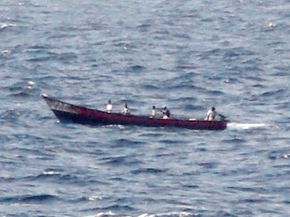 Deutsche Marine: Pressemeldung - Fregatte &quot;Karlsruhe&quot; leistet mehrmals Nothilfe gegen Piraten