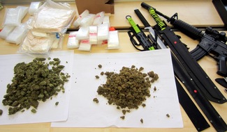 Polizeiinspektion Harburg: POL-WL: Winsen - Drogen, Waffen und Geld bei Durchsuchung beschlagnahmt
