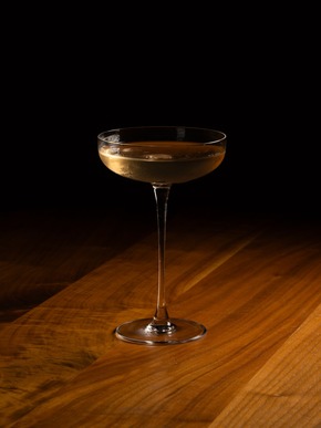 Barkeeper aus Kalabrien präsentieren Cocktails zum Sommeranfang
